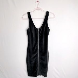 95% Polyester
5% Spandex